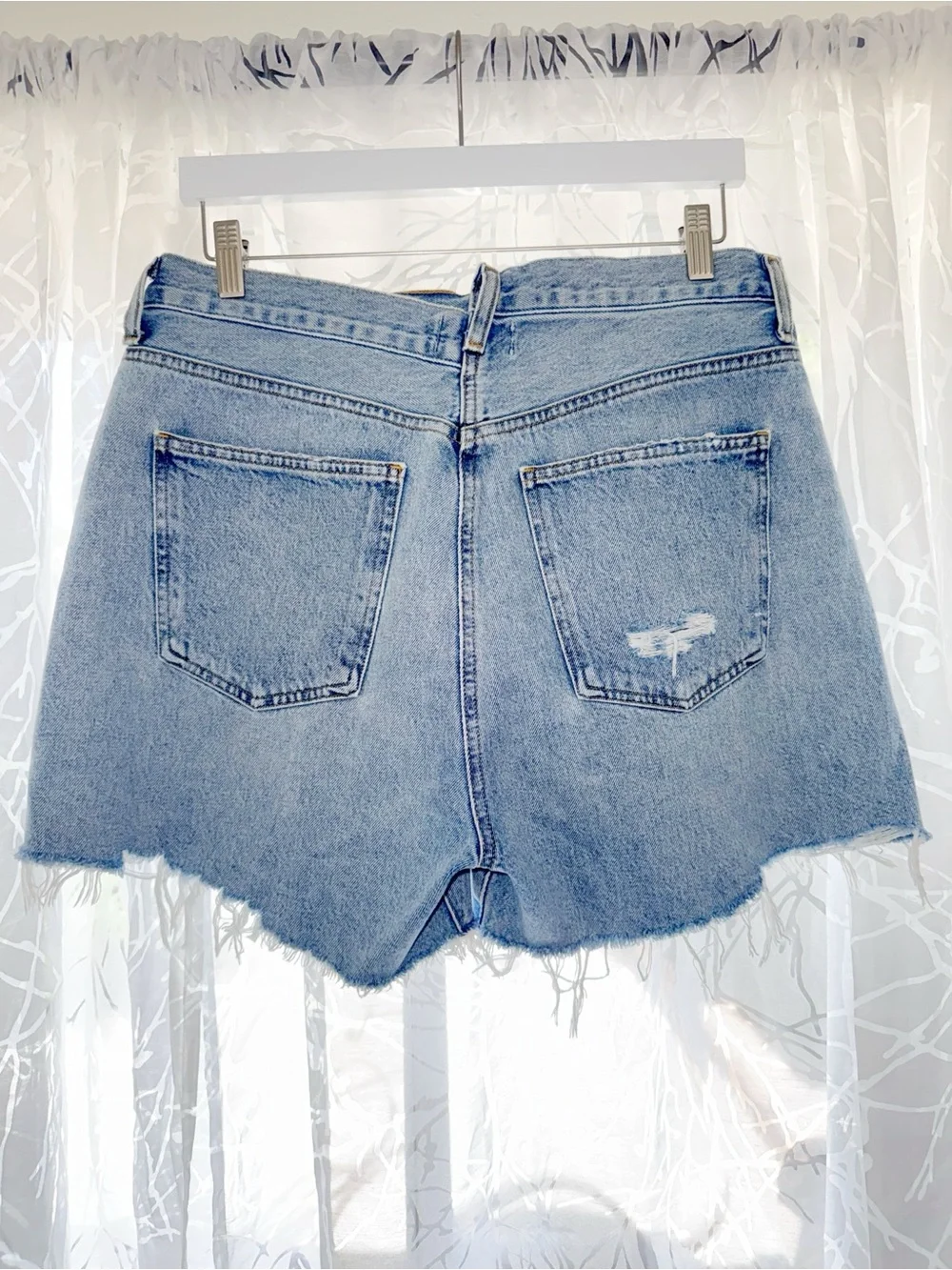 AGOLDE CRISS CROSS FRAYED HEM BLUE JEAN SHORTS - Picture 3 of 9